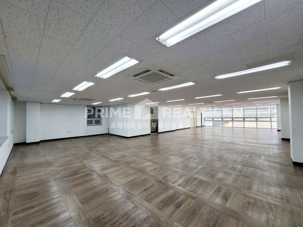 서울 강남구 대치동 선릉역 인근 이면도로 3층 사무실 전용 약 55평 내부 남녀분리 화장실 월세 매물번호 10888 사진 3