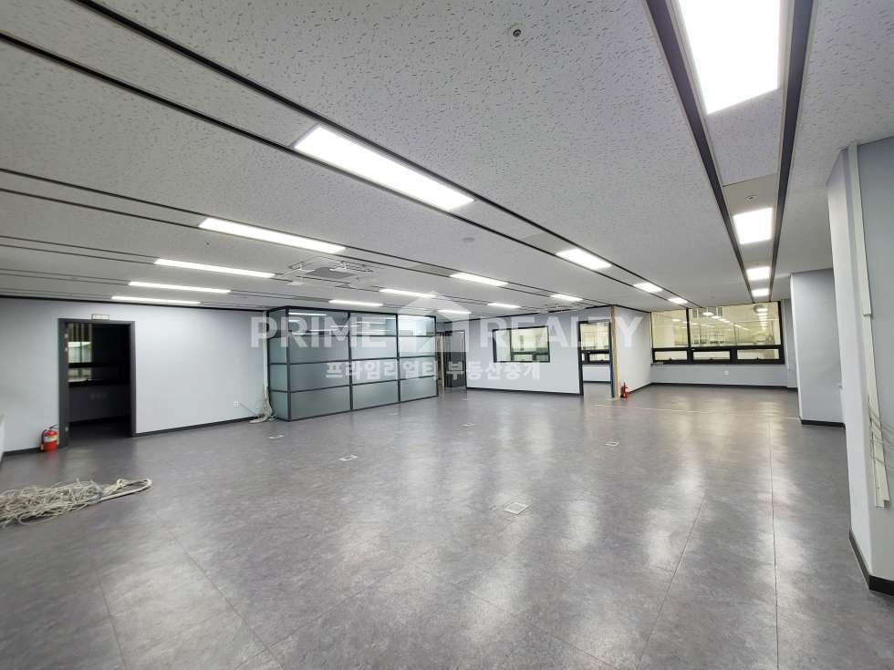서울 강남구 역삼동 역삼동 강남역 도보 6분 5층 사무실 임대 전용 약 50평 룸2 즉시입주 강남사무실임대 월세 매물번호 10878 사진 1