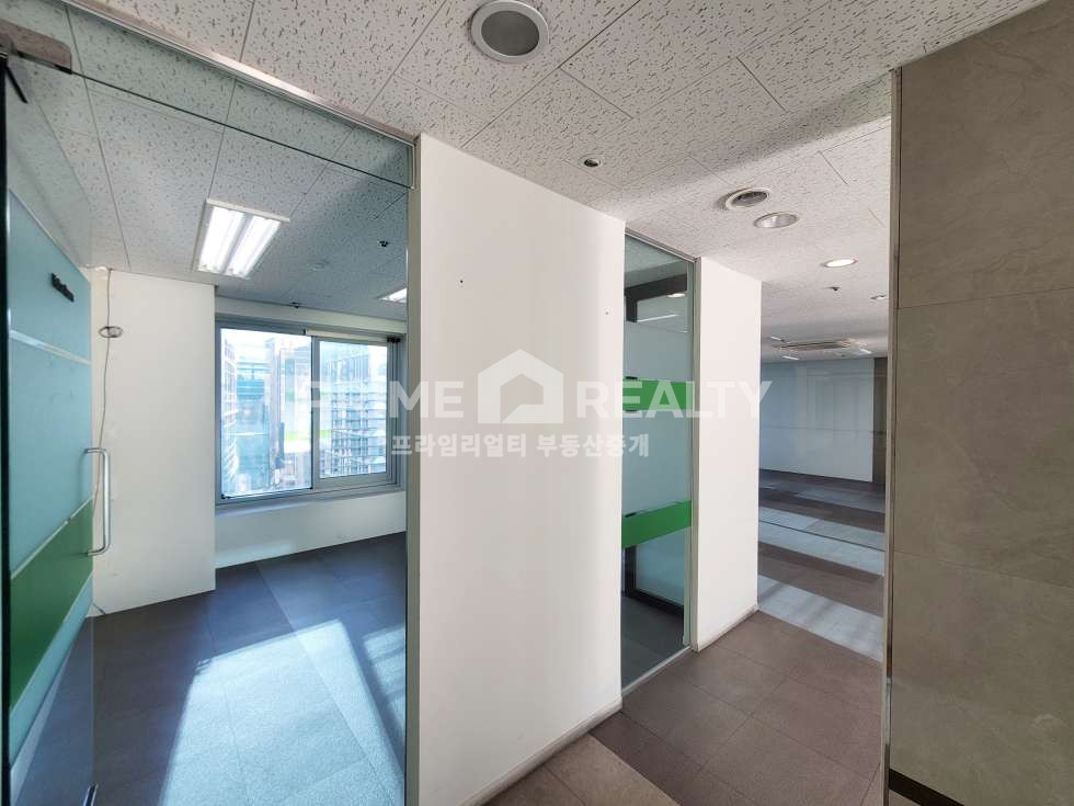 서울 강남구 역삼동 역삼동 대형 사무실 임대 업무홀+글라스룸5+탕비실 역삼역 2분 주차1대 강남사무실임대 태헤란로 월세 매물번호 10863 사진 2