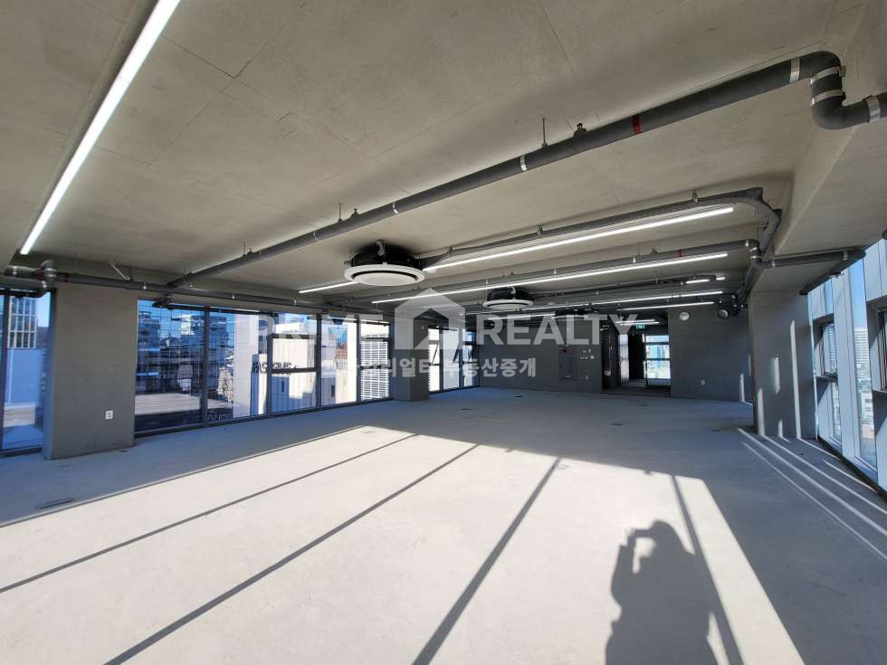 서울 강남구 역삼동 강남역 도보 1분 │ 2025년 신축 14층 고층 오피스 임대 GBD핵심입지 브랜드 기업 추천│강남사무실임대 월세 매물번호 10752 사진 2