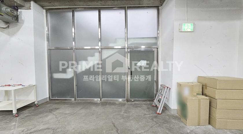 서울 강남구 논현동 논현동 학동역 도보1분 대로변 층고4.3m 전용60평 지하 사무실 강남사무실임대 월세 매물번호 10789 사진 4