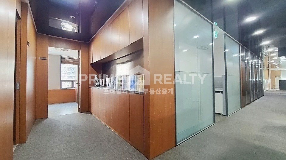 서울 강남구 역삼동 강남역 도보 3분 │ 전용 70평 법무·회계법인 추천 월세 매물번호 10749 사진 1