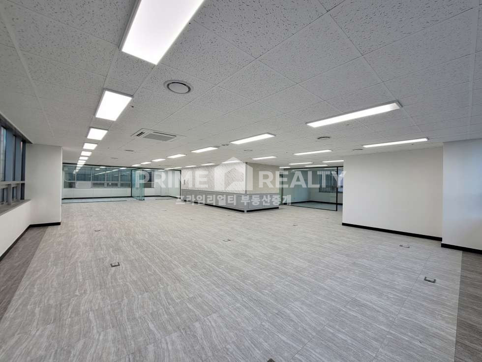 서울 강남구 역삼동 역삼역 테헤란로 │ 글래스룸 5개 인테리어 완비 80평 사무실 강남 오피스 임대 월세 매물번호 10743 사진 2