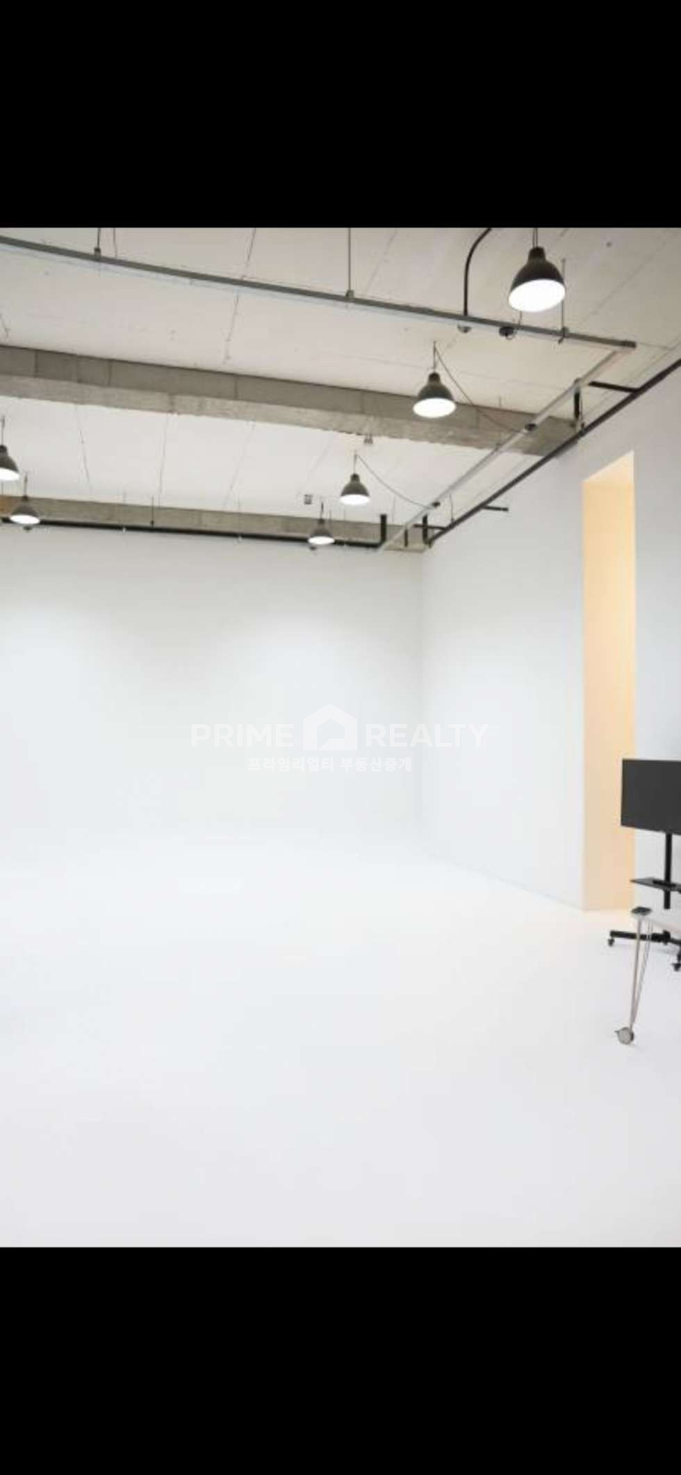 서울 강남구 논현동 논현동 인테리어 스튜디오 임대 │ 층고 6m │ 썬큰 구조 │ 강남구청역 인근 월세 매물번호 10689 사진 4