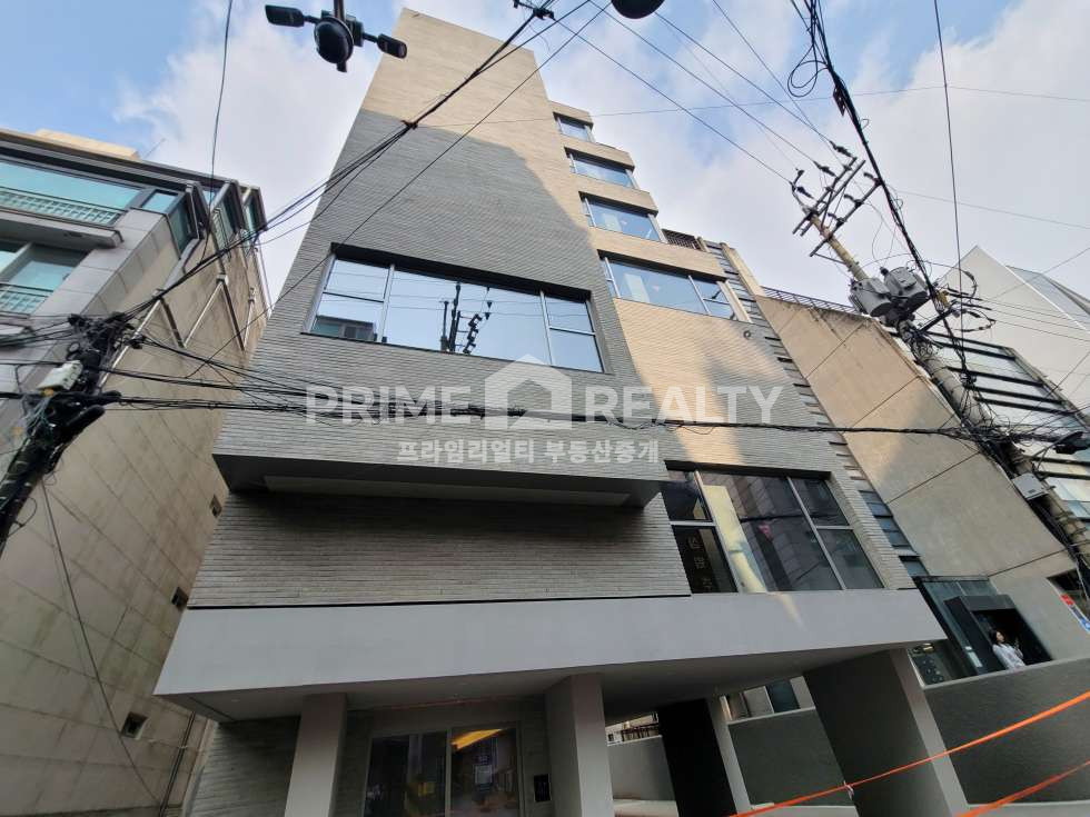 서울 강남구 신사동 강남 신사동 사옥 임대 ｜ 전용 303평 · 신축 첫입주 · 주차 7대 가능 압구정역 통임대 월세 매물번호 10685 사진 1