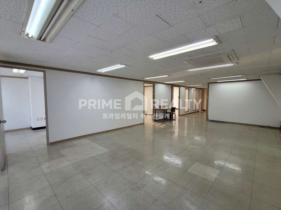 서울 강남구 역삼동 역삼역 7분｜대로이면 채광 우수 5층 사무실·룸3·무료주차 2대 월세 매물번호 10677 사진 1