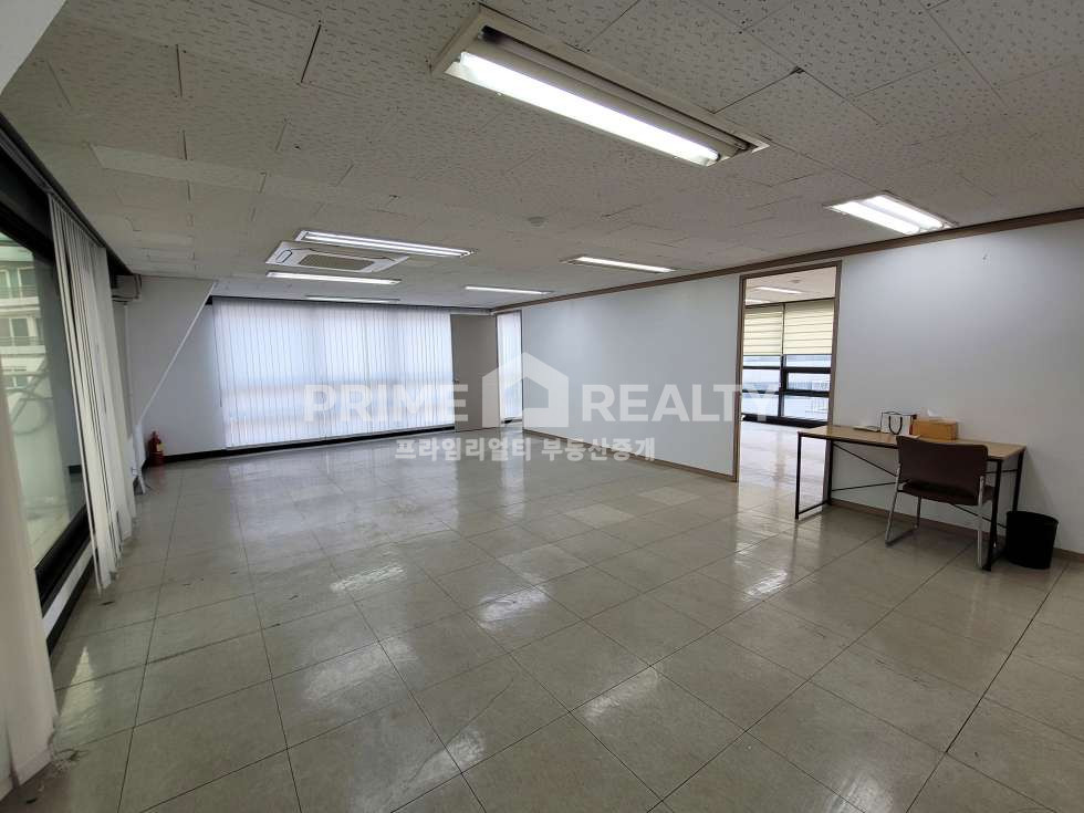 서울 강남구 역삼동 역삼역 7분｜대로이면 채광 우수 5층 사무실·룸3·무료주차 2대 월세 매물번호 10677 사진 2