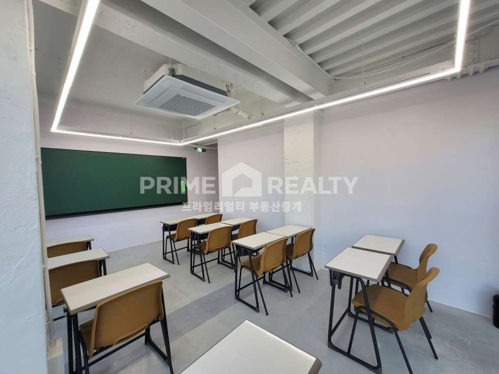 서울 강남구 신사동 신사역 9분 · 무권리 학원 인테리어 · 2층 단독 전용42평 사무/교육공간 월세 매물번호 10663 사진 10