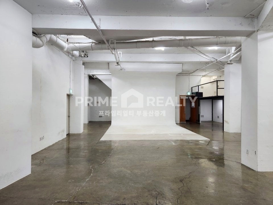 서울 강남구 신사동 압구정역 스튜디오 임대 · 층고 4.5m · 단독 출입구 · 전용 60평 월세 매물번호 10657 사진 3