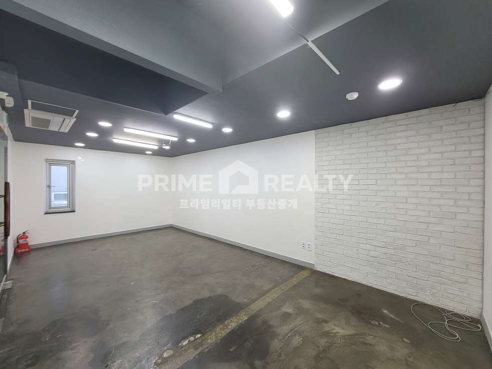 서울 강남구 신사동 신사동 사무실 임대 · 룸3개 인테리어 · 자주식 2대 · 전용 40평 강남사무실임대 신사역 사무실 월세 매물번호 10656 사진 4
