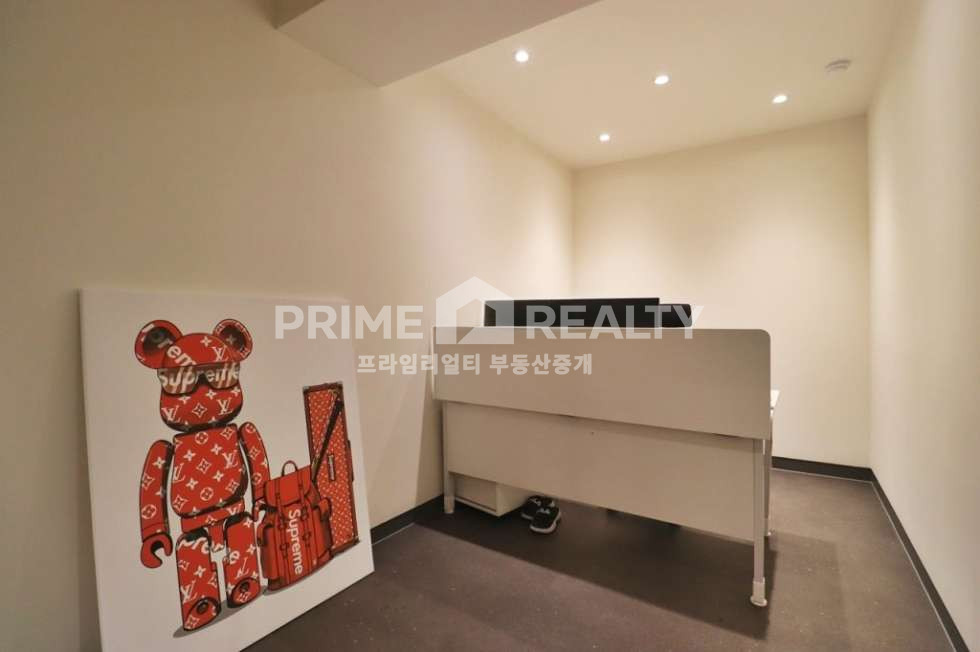 서울 강남구 논현동 논현동 학동사거리 인근 · 룸5 구성 강남구청역 프리미엄 사무실 즉시입주 강남사무실임대 월세 매물번호 10650 사진 7