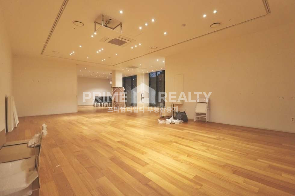 서울 강남구 삼성동 청담역 2분 스튜디오·쇼룸 전용45평｜A급 인테리어·주차1대 강남사옥임대 강남사무실임대 월세 매물번호 10644 사진 4