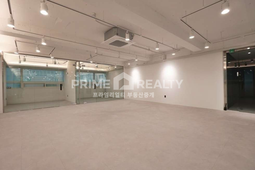 서울 강남구 논현동 논현역 도보5분 A급 인테리어 사무실 · 전용46평 · 채광 우수 강남사무실임대 월세 매물번호 10641 사진 4