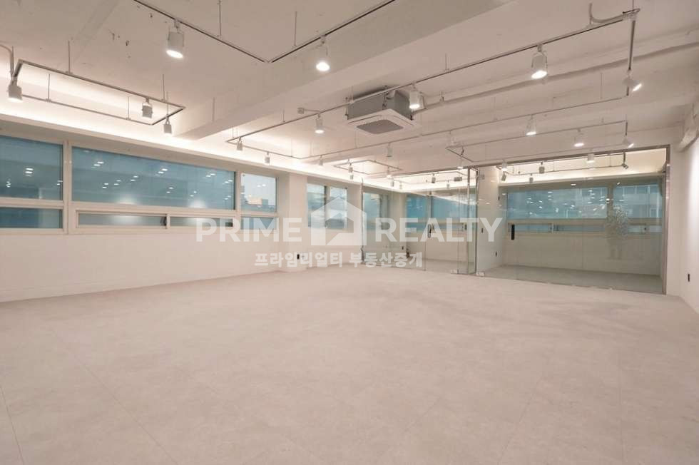 서울 강남구 논현동 논현역 도보5분 A급 인테리어 사무실 · 전용46평 · 채광 우수 강남사무실임대 월세 매물번호 10641 사진 5
