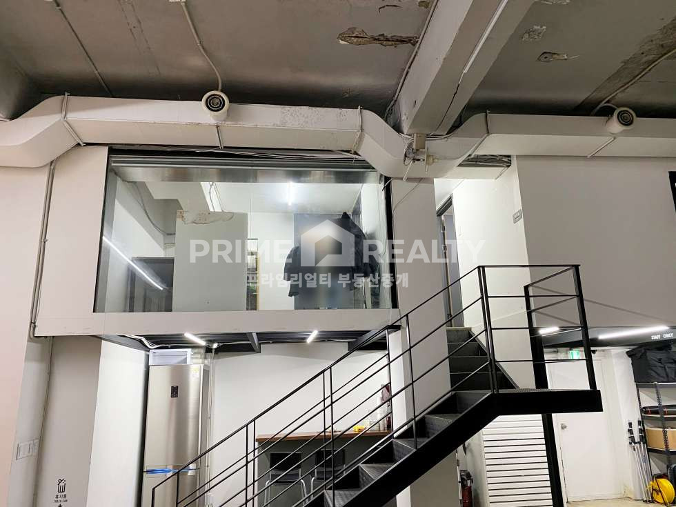 서울 강남구 신사동 신사동 스튜디오 임대 │압구정역 도보3분 │ 리모델링 건물 │ 호리존설치 월세 매물번호 10590 사진 5