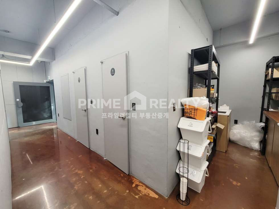 서울 강남구 신사동 신사동 감성 오피스 전층 단독 + 테라스형 공간, 주차 1대 무료 월세 매물번호 10573 사진 3