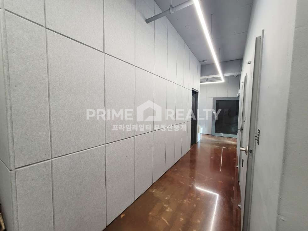 서울 강남구 신사동 신사동 감성 오피스 전층 단독 + 테라스형 공간, 주차 1대 무료 월세 매물번호 10573 사진 6
