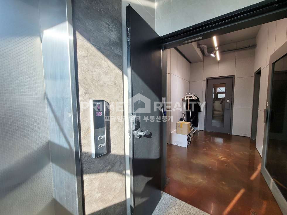 서울 강남구 신사동 신사동 감성 오피스 전층 단독 + 테라스형 공간, 주차 1대 무료 월세 매물번호 10573 사진 9