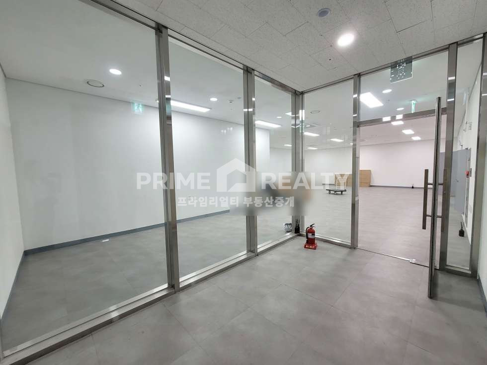 서울 강남구 논현동 논현동 학동역 1분 신축 첫입주, 층고 높은 지하 스튜디오, 갤러리 추천 월세 매물번호 10520 사진 2