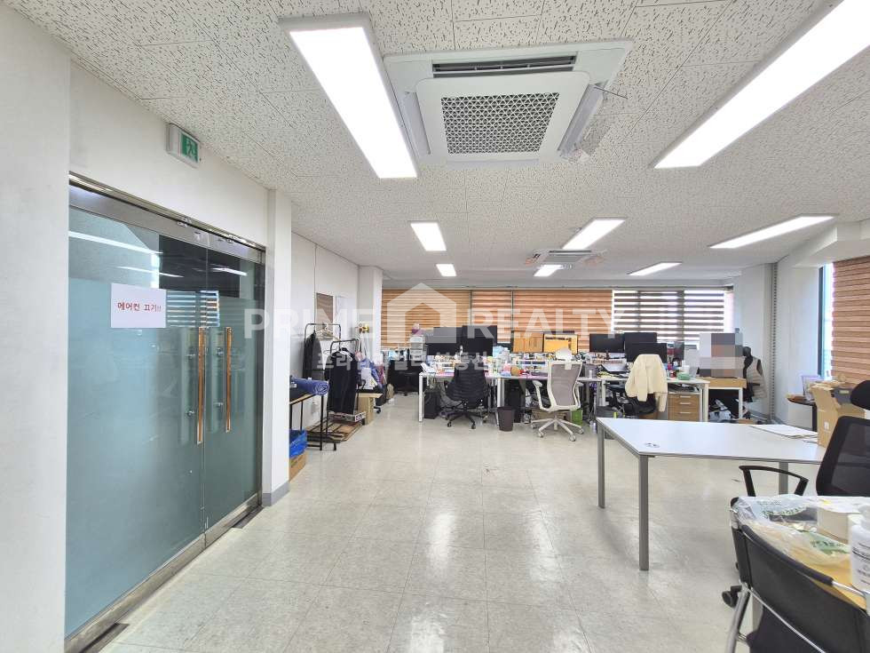 서울 강남구 신사동 신사동 사무실 임대 │ 신사역 도보 2분 │ 깔끔한 구조 + 화이트톤 │ 전용 37평│강남사무실임대 월세 매물번호 10272 사진 1