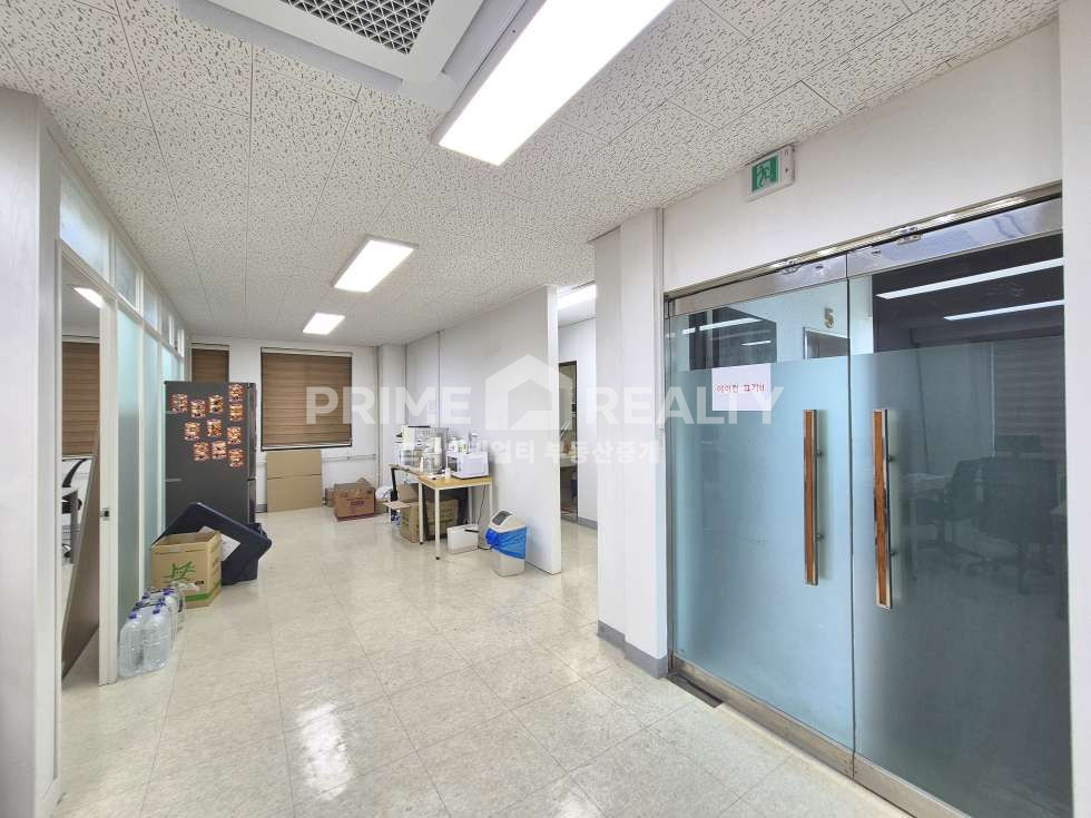 서울 강남구 신사동 신사동 사무실 임대 │ 신사역 도보 2분 │ 깔끔한 구조 + 화이트톤 │ 전용 37평│강남사무실임대 월세 매물번호 10272 사진 2