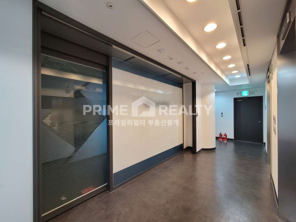 서울 강남구 역삼동 강남역 사거리 대로변 │ 전용 56평 10층 오피스 즉시입주 강남역 지하연결 강남사무실임대 월세 매물번호 10751 사진 2