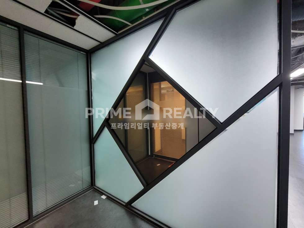 서울 강남구 역삼동 강남역 사거리 대로변 │ 전용 56평 10층 오피스 즉시입주 강남역 지하연결 강남사무실임대 월세 매물번호 10751 사진 3