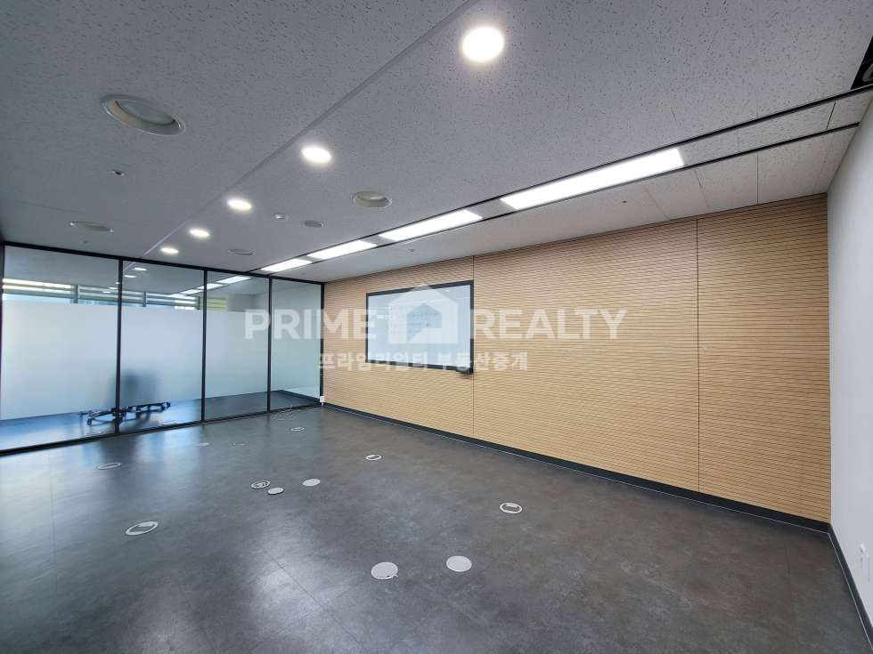 서울 강남구 역삼동 강남역 사거리 대로변 │ 전용 56평 10층 오피스 즉시입주 강남역 지하연결 강남사무실임대 월세 매물번호 10751 사진 6