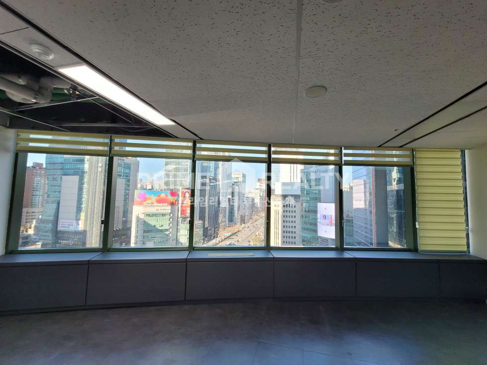 서울 강남구 역삼동 강남역 사거리 대로변 │ 전용 56평 10층 오피스 즉시입주 강남역 지하연결 강남사무실임대 월세 매물번호 10751 사진 9