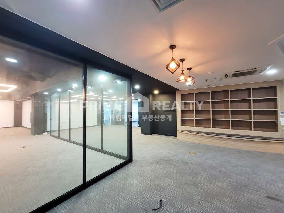 서울 강남구 역삼동 역삼역 바로 앞 │ 전용 102평 SS급 인테리어 대형 사무실 강남 테헤란로 대로변 사무실 임대 월세 매물번호 10746 사진 4