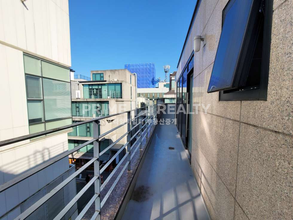 서울 강남구 논현동 강남구청역 1분 전용 28평·초역세권·테라스 사무실 — 컨디션 우수 강남구청역 역세권 7호선 사무실 임대 월세 매물번호 10585 사진 6