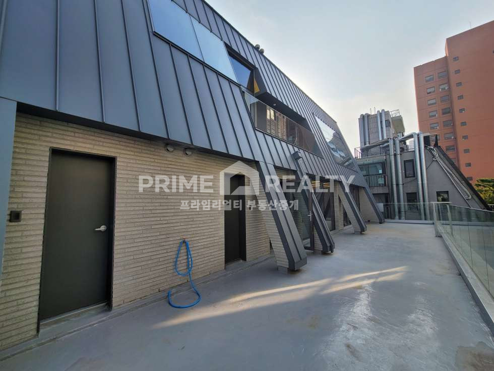 서울 강남구 역삼동 신논현 먹자골목 중심 신축 사무실 — 테라스형 브랜디드 공간 월세 매물번호 10553 사진 5