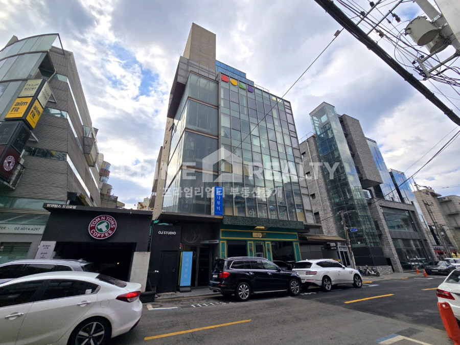 서울 강남구 신사동 신사동 스튜디오 임대 │ 압구정역 도보 9분 │ 단독출입구·층고 높음 │전용 50평 │강남스튜디오임대│강남사무실임대 월세 매물번호 10499 사진 1