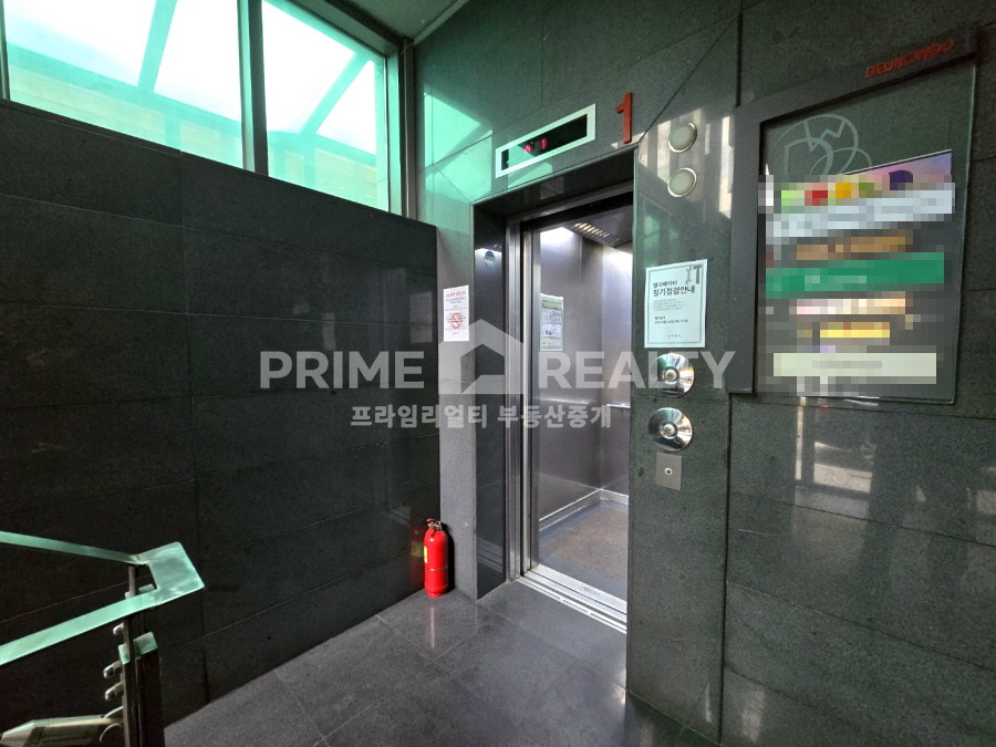 서울 강남구 신사동 신사동 스튜디오 임대 │ 압구정역 도보 9분 │ 단독출입구·층고 높음 │전용 50평 │강남스튜디오임대│강남사무실임대 월세 매물번호 10499 사진 5