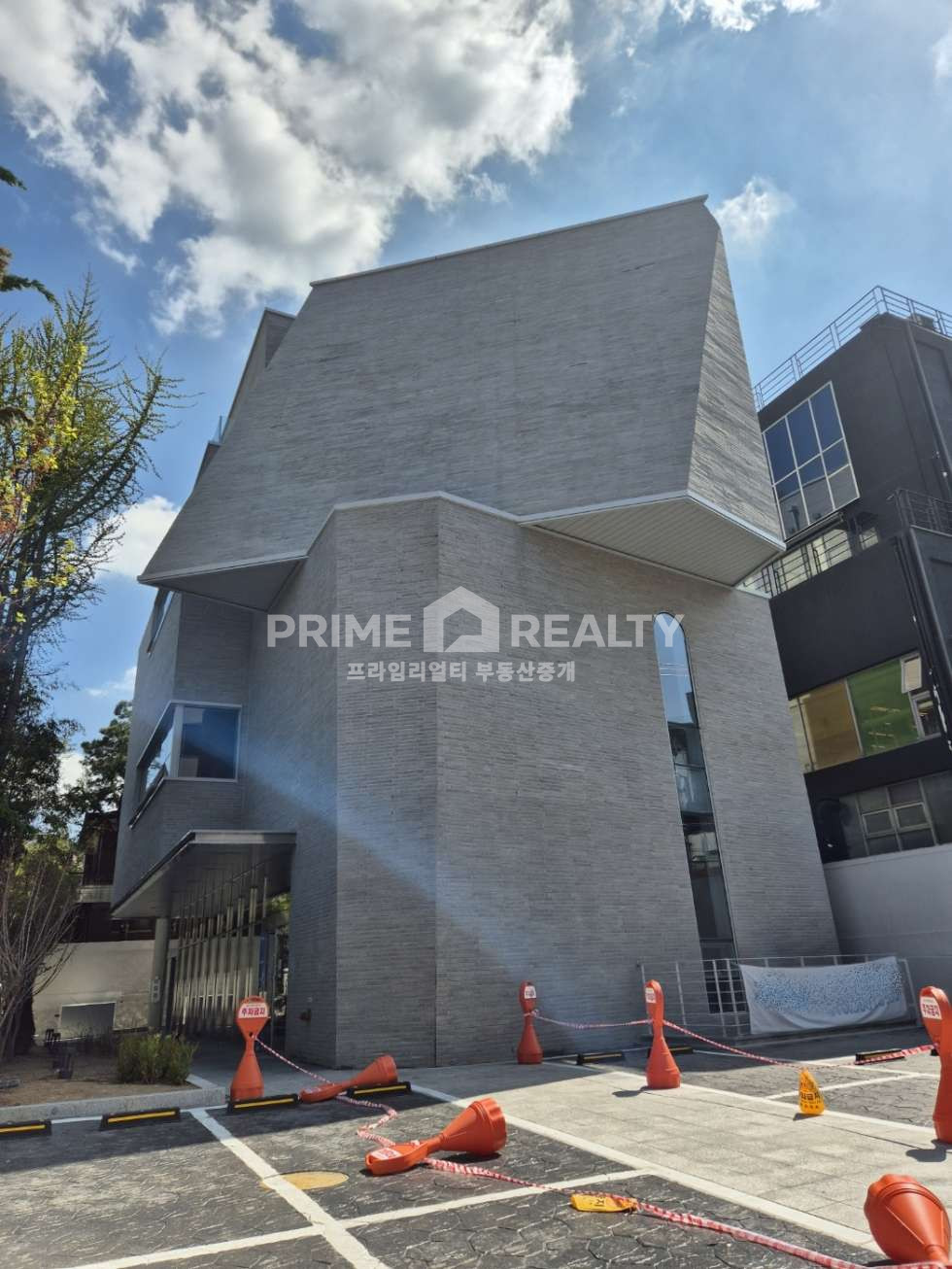 서울 강남구 논현동 논현동 사옥 임대 │ 신축 첫입주 │ 연면 334평│ 신사역 , 학동역 도보 7분│강남사옥임대│강남사무실임대│강남통임대 월세 매물번호 10347 사진 2
