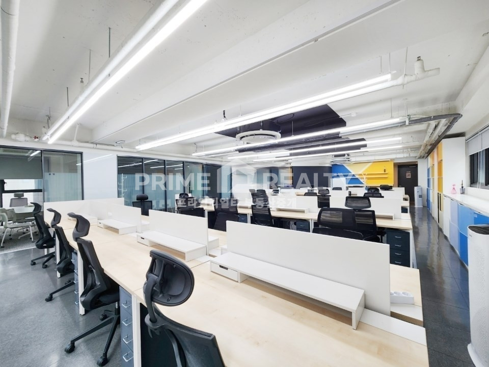 서울 강남구 역삼동 역삼동 사무실 임대 │ 역삼역 도보 3분 │ 노출천장+LED 인테리어 │ 전용 60평 월세 매물번호 10343 사진 1