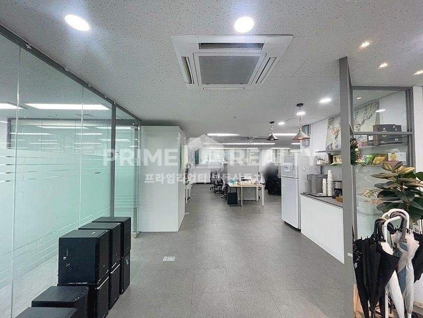 서울 강남구 역삼동 역삼동 사무실 임대 │ 역삼역 도보 1분 │ 대로변 + 고층뷰 + 연층 가능 │ 전용 98평│강남사무실임대 월세 매물번호 10336 사진 3