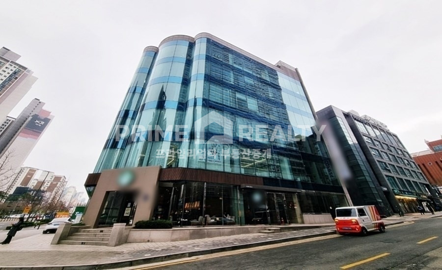 서울 강남구 역삼동 역삼동 사무실 임대 │ 포스코사거리 대로변 프라임 오피스 │ 룸3 + 폰부스 + 홀2 │ 전용 95평 월세 매물번호 10338 사진 1