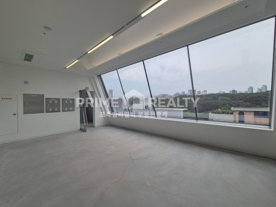 서울 강남구 역삼동 역삼동 사무실 임대 │ 선릉역 도보 8분 │ 신축 첫입주, 감각적인 인테리어 │ 전용 14평 월세 매물번호 10316 사진 2