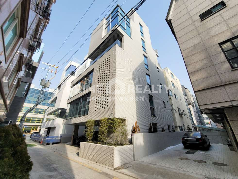 서울 강남구 신사동 주건축물제1동 신사동 압구정역 신축 첫입주 통임대 사옥 연면적 약 170평 강남사무실임대 강남사옥임대 월세 매물번호 10827 사진 2