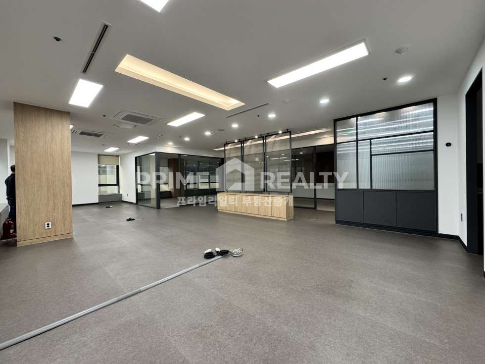 서울 강남구 삼성동 삼성동 사무실 임대 │ 포스코사거리 대로변 │ A급 인테리어 │ 전용55평 월세 매물번호 10106 사진 2