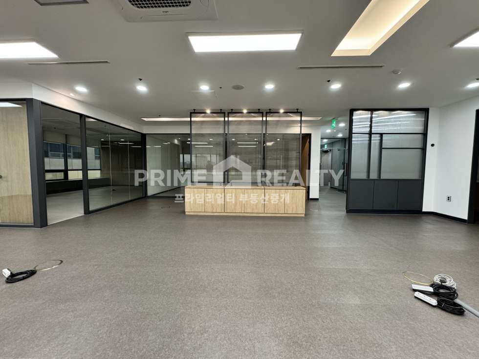 서울 강남구 삼성동 삼성동 사무실 임대 │ 포스코사거리 대로변 │ A급 인테리어 │ 전용55평 월세 매물번호 10106 사진 3