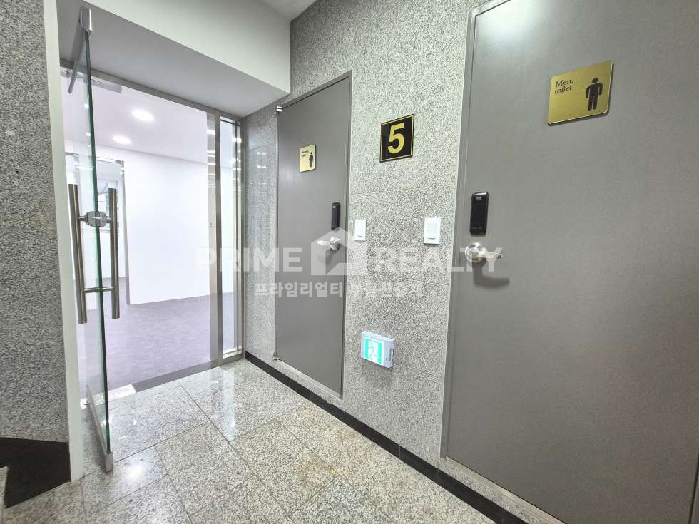 서울 강남구 논현동 논현동 사무실 임대 │ 25평 화이트 인테리어 │ 언주역 사무실│룸3개 월세 매물번호 10129 사진 16